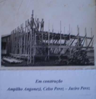 Em construção - Ampilho Angonezi, Celso Perez, Jaciro Perez